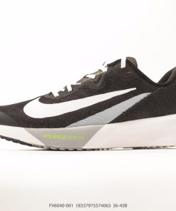 NIKE AIR ZOOM RIVAL FLY