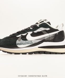 Nike Vaporwaffle Sacai
