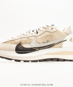 Sacai X NIKe vaporWaffle