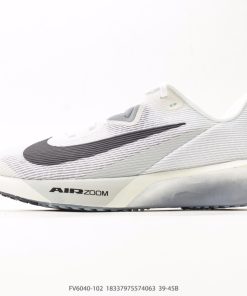 NIKE AIR ZOOM RIVAL FLY