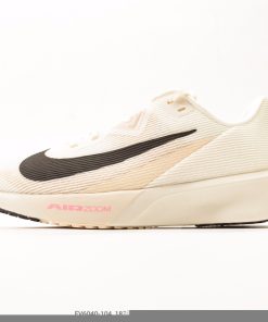 NIKE AIR ZOOM RIVAL FLY