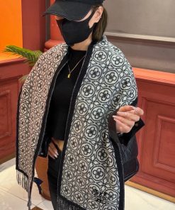 LOUIS VUITTON scarf