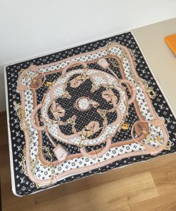 LOUIS VUITTON scarf