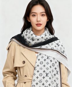 LOUIS VUITTON scarf