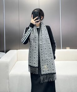 LOUIS VUITTON scarf