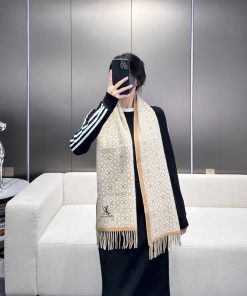 LOUIS VUITTON scarf