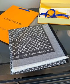 LOUIS VUITTON scarf