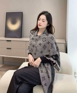 LOUIS VUITTON scarf