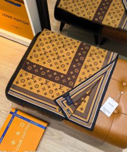 LOUIS VUITTON scarf