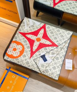 LOUIS VUITTON scarf
