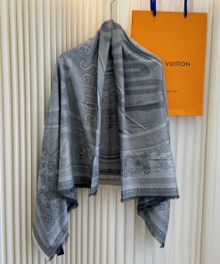 LOUIS VUITTON scarf