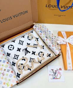 LOUIS VUITTON scarf