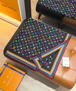 LOUIS VUITTON scarf