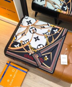 LOUIS VUITTON scarf