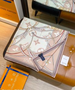 LOUIS VUITTON scarf