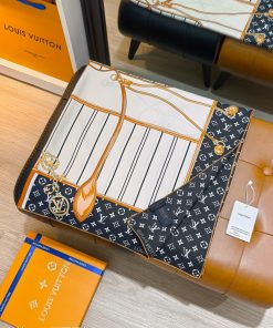 LOUIS VUITTON scarf