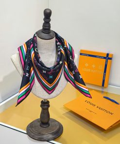LOUIS VUITTON scarf